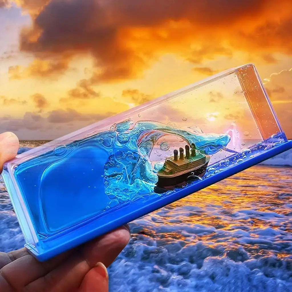 [Cruise Ship Fluid Drift Bottle, Unsinkable Boat in a Box, Titanic] Cruise Ship Fluid Drift Bottle, Unsinkable Boat in a Box, Titanic Model Liquid Wave Decor
ation, That No Longer Sinks Toy, for Car Display Cases and Gifts