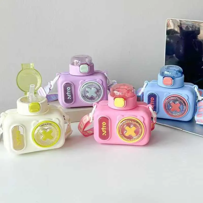 Camera-Shaped Water Bottle, 600ml Capacity, Cute Design in Multiple Colours Pack Of 1